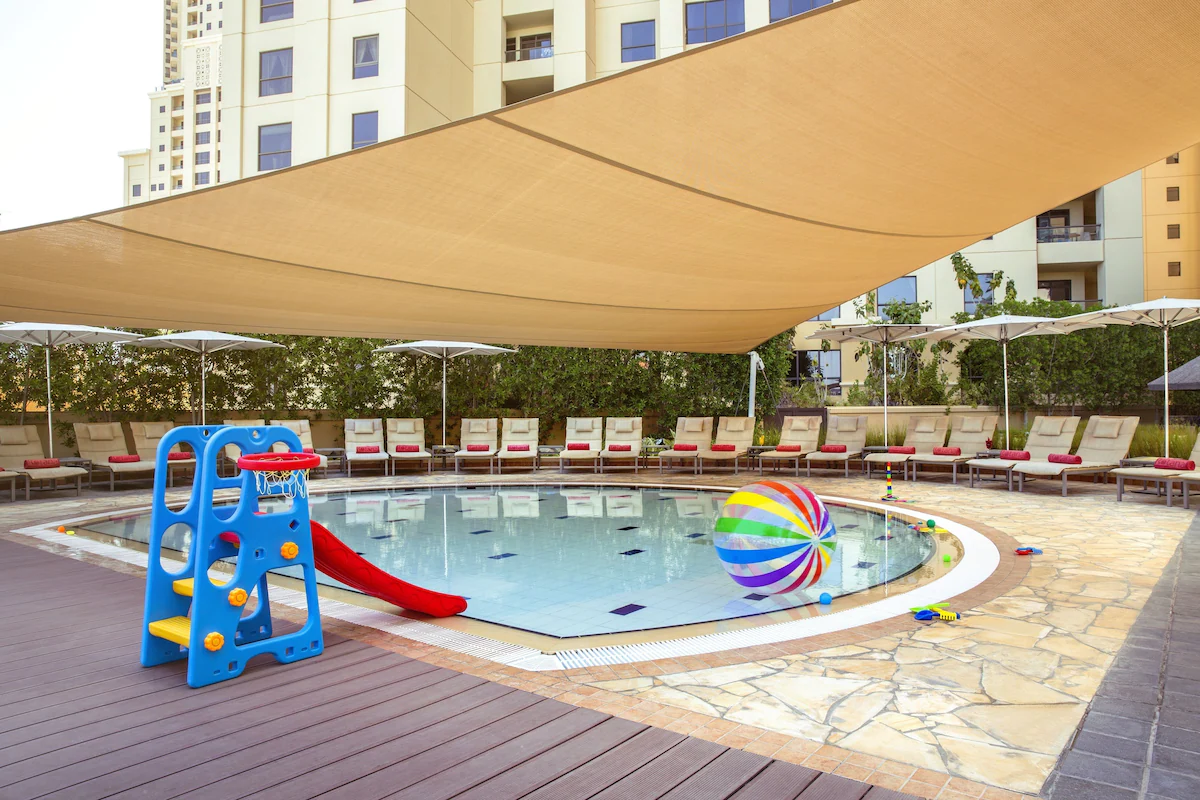 استخر ویژه کودکان هتل امواج روتانا دبی